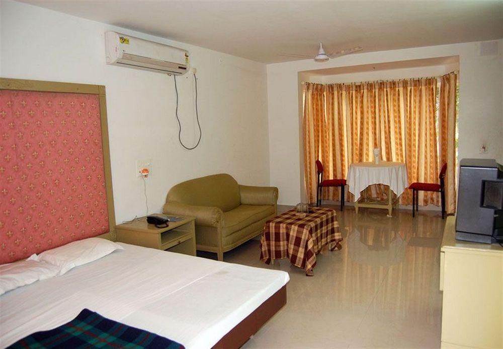 Sai Priya Beach Resort Visakhapatnam Buitenkant foto